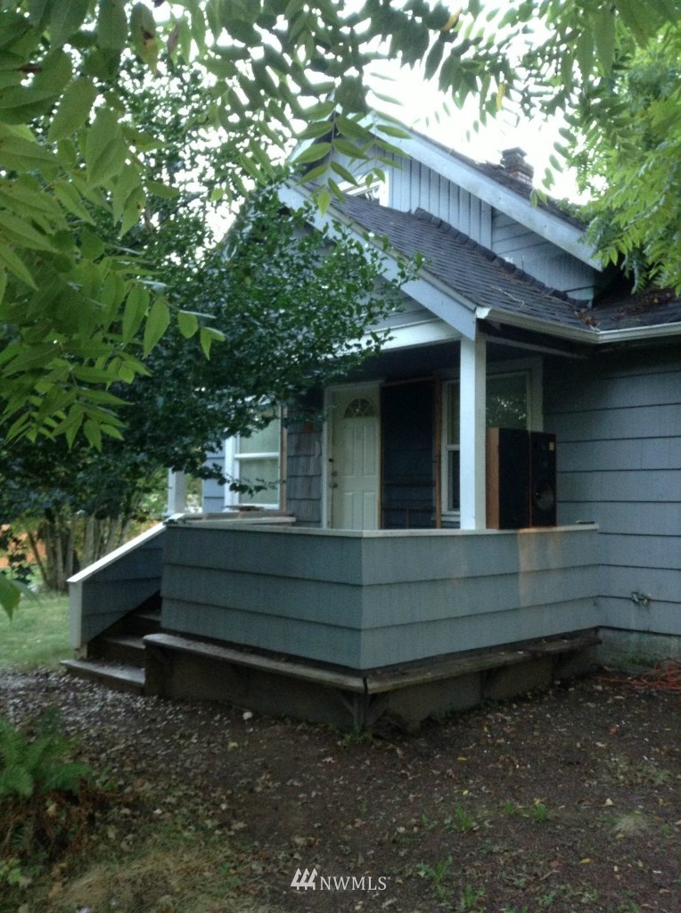 6627 Northeast 4th Street Renton, WA 98059 - Photo 1 of 25
