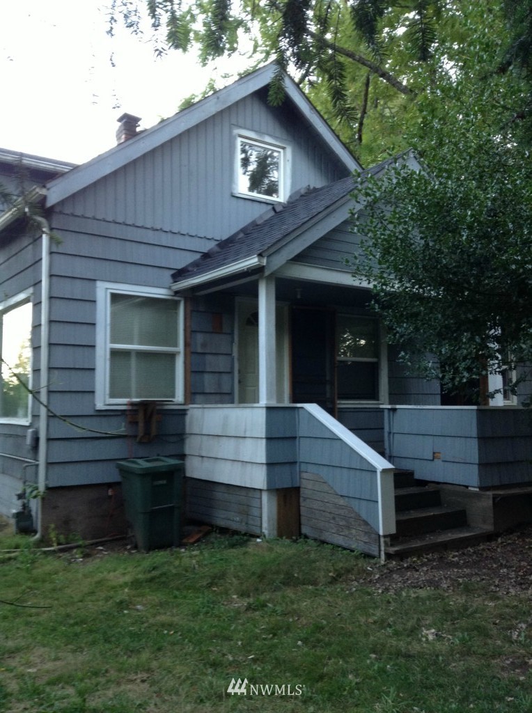 6627 Northeast 4th Street Renton, WA 98059 - Photo 2 of 25