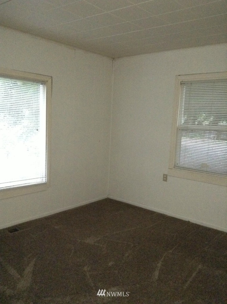 6627 Northeast 4th Street Renton, WA 98059 - Photo 13 of 25