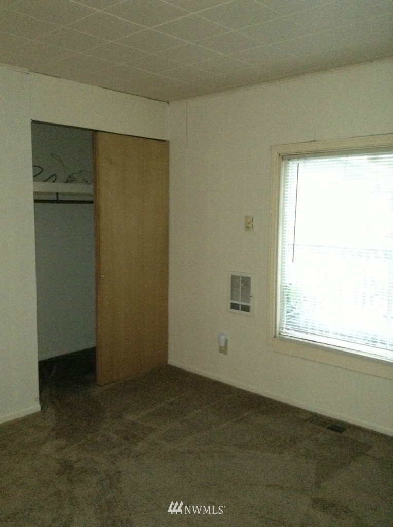 6627 Northeast 4th Street Renton, WA 98059 - Photo 14 of 25