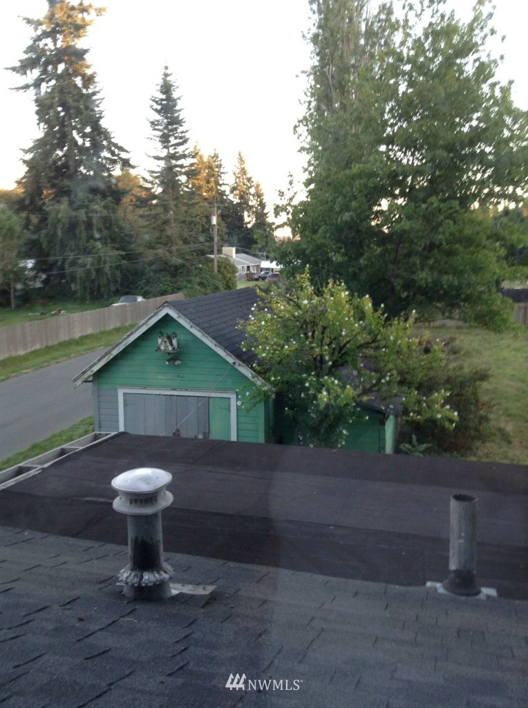 6627 Northeast 4th Street Renton, WA 98059 - Photo 19 of 25
