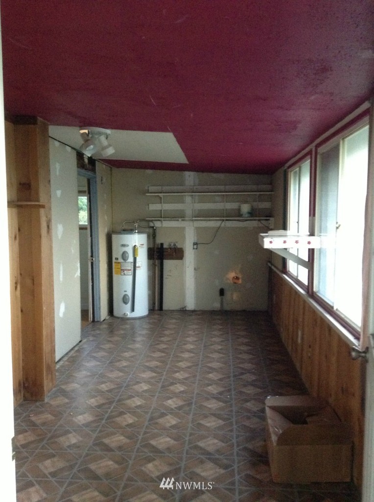 6627 Northeast 4th Street Renton, WA 98059 - Photo 3 of 25