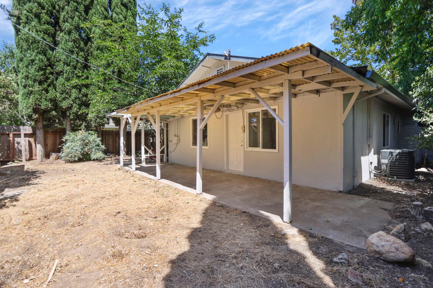 2044 Del Rio Drive Stockton, CA 95204 - Photo 37 of 40