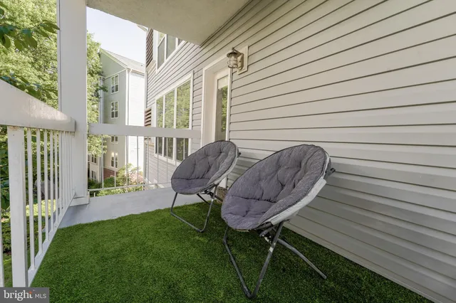 a view of a chair in backyard of the house