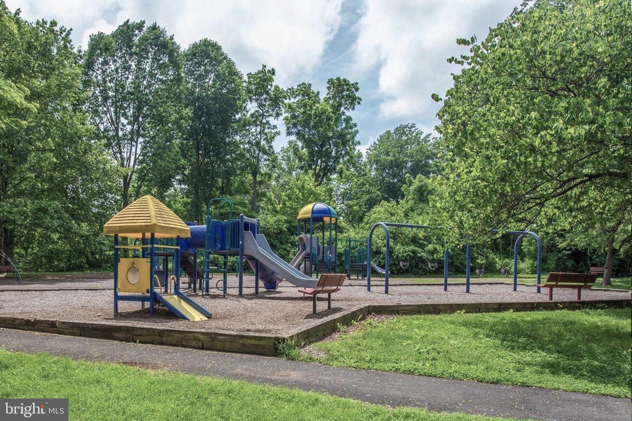 10248 Appalachian Circle, Unit 1D7 Oakton, VA 22124 - Photo 30 of 32 a house with outdoor space