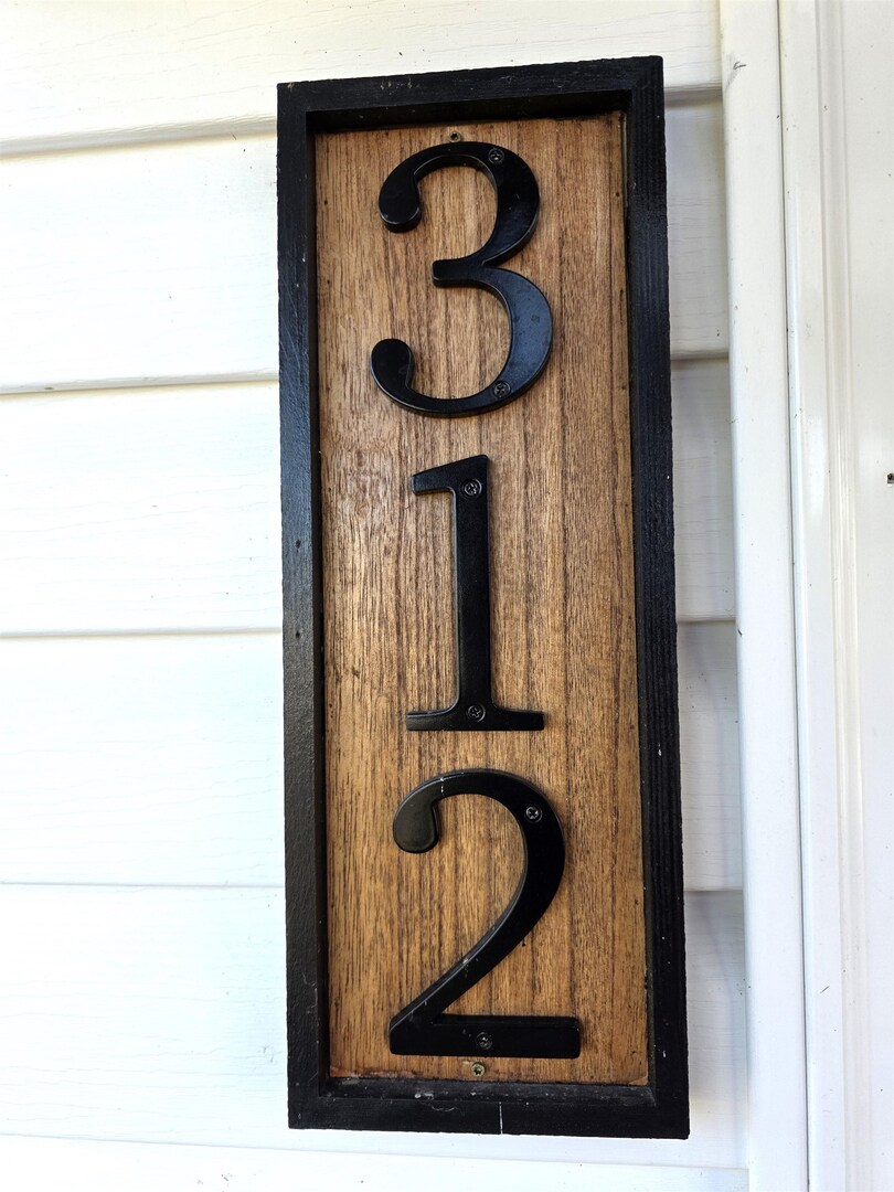 312 Lincoln Avenue Flora, IL 62839 - Photo 11 of 80 a picture of door of a house