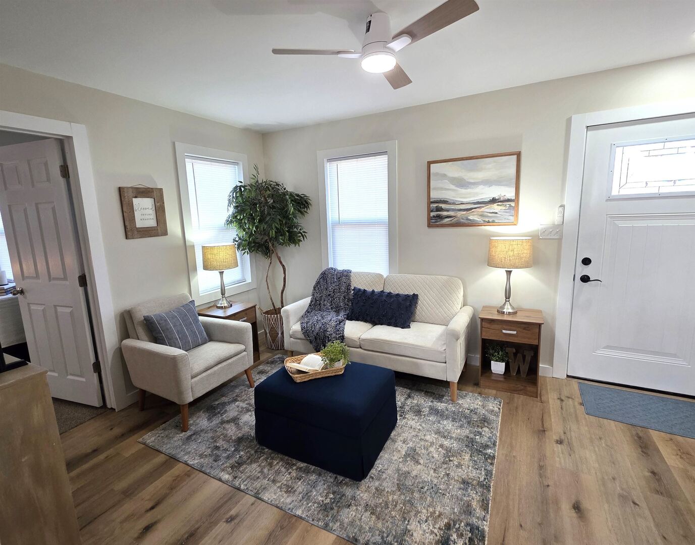 312 Lincoln Avenue Flora, IL 62839 - Photo 16 of 80 a living room with furniture and a wooden floor
