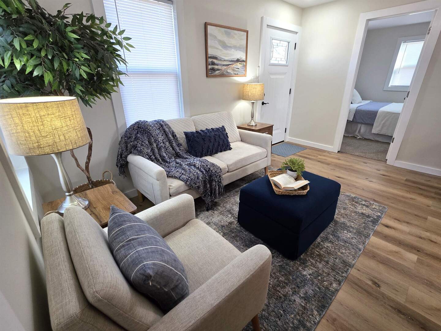 312 Lincoln Avenue Flora, IL 62839 - Photo 20 of 80 a living room with furniture and a flat screen tv