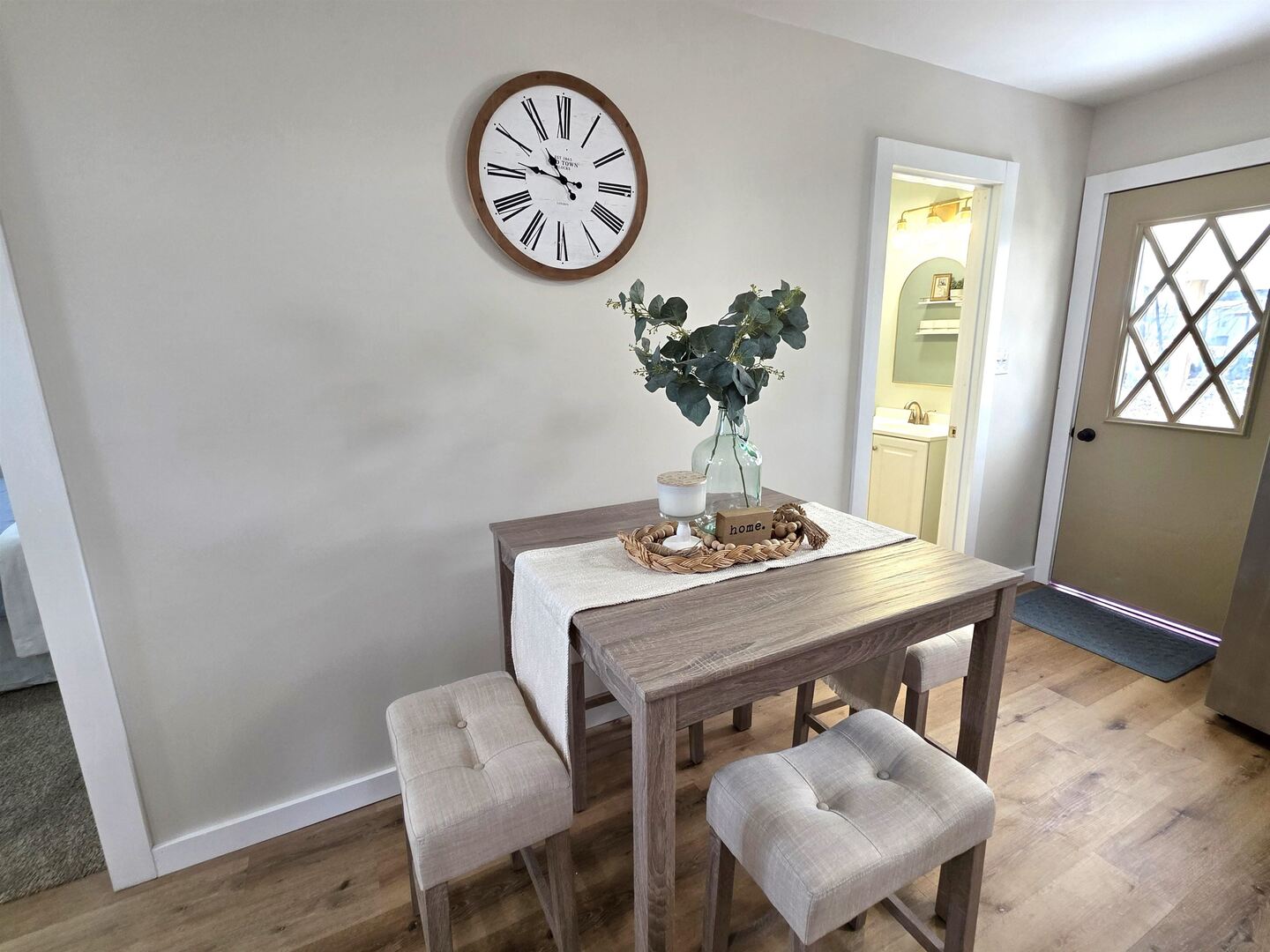 312 Lincoln Avenue Flora, IL 62839 - Photo 22 of 80 a view of a dining room with furniture and window
