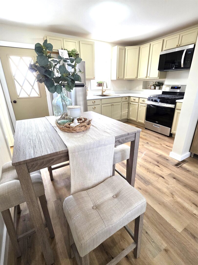 312 Lincoln Avenue Flora, IL 62839 - Photo 23 of 80 a kitchen with stainless steel appliances kitchen island granite countertop a sink a stove a table and chairs
