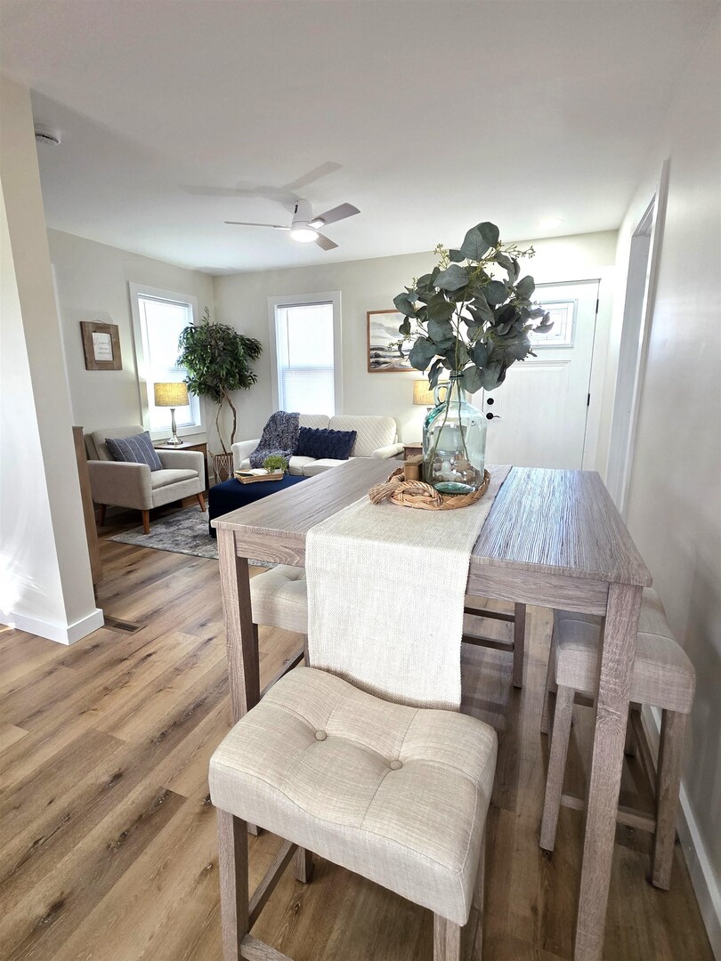 312 Lincoln Avenue Flora, IL 62839 - Photo 3 of 80 a view of a dining room with furniture and wooden floor