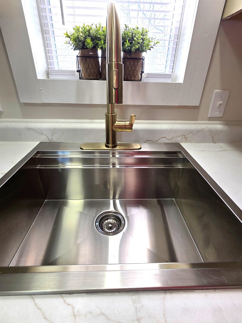 312 Lincoln Avenue Flora, IL 62839 - Photo 35 of 80 a close view of sink