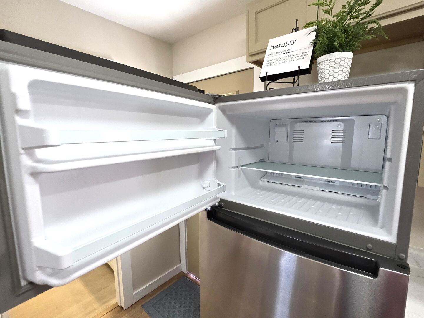 312 Lincoln Avenue Flora, IL 62839 - Photo 39 of 80 a close view of stove