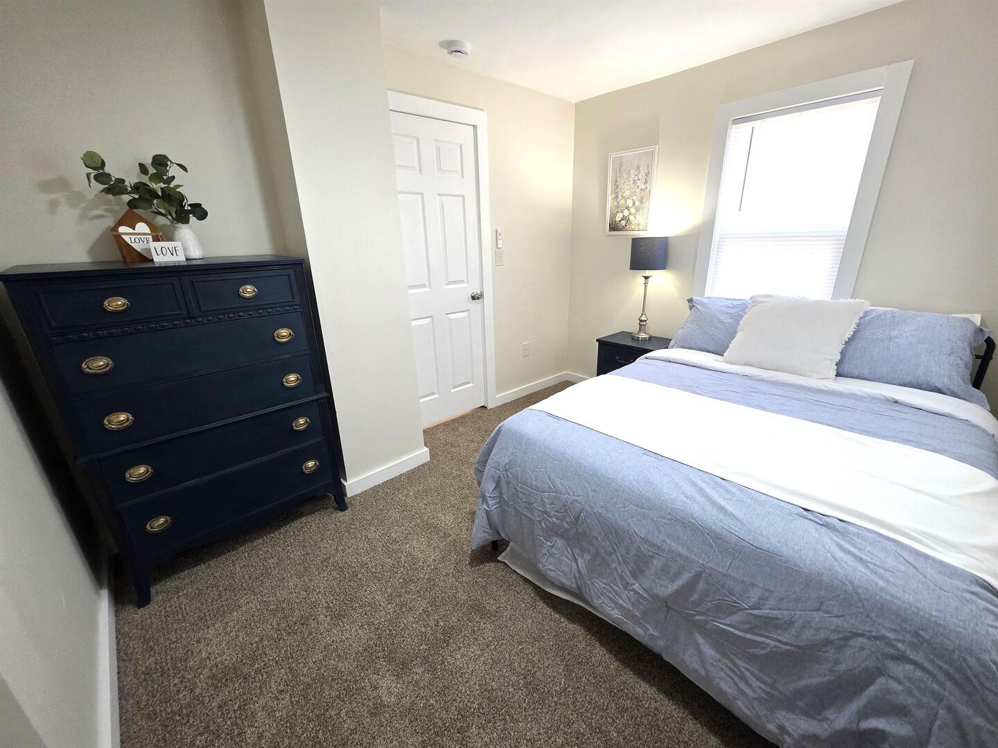 312 Lincoln Avenue Flora, IL 62839 - Photo 51 of 80 a bedroom with a bed and a dresser