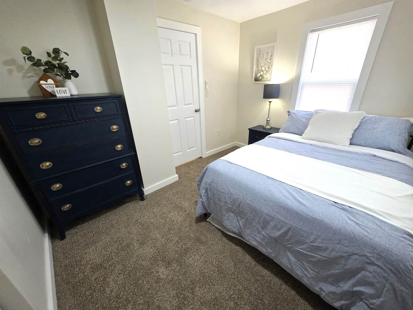 312 Lincoln Avenue Flora, IL 62839 - Photo 6 of 80 a bedroom with a bed and a window