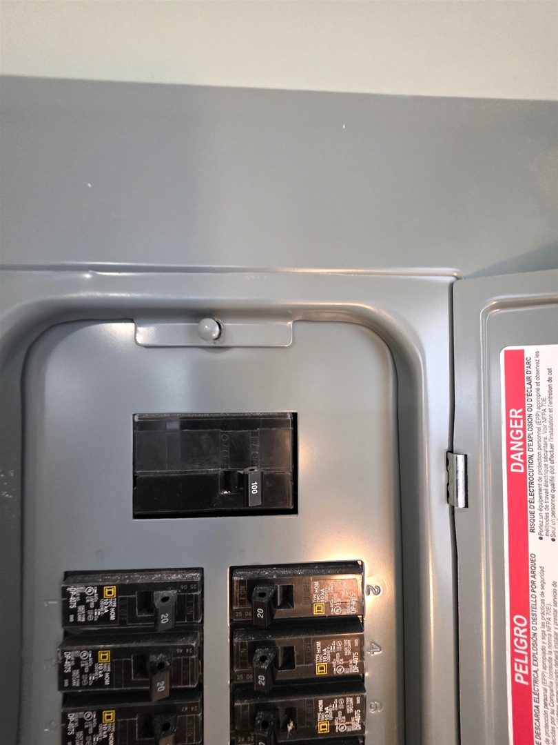 312 Lincoln Avenue Flora, IL 62839 - Photo 73 of 80 a close view of washer and dryer