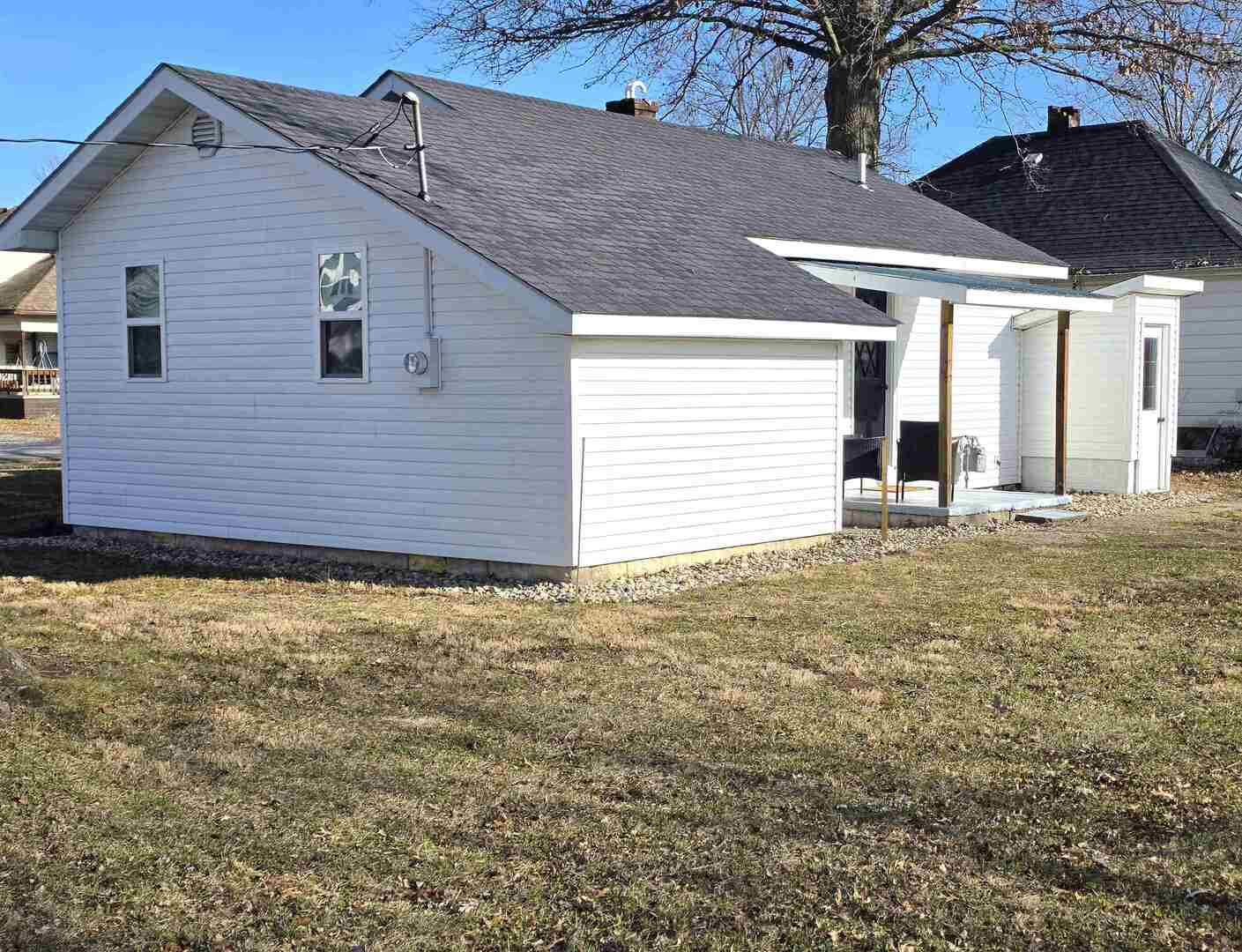 312 Lincoln Avenue Flora, IL 62839 - Photo 78 of 80 a view of a house with a backyard