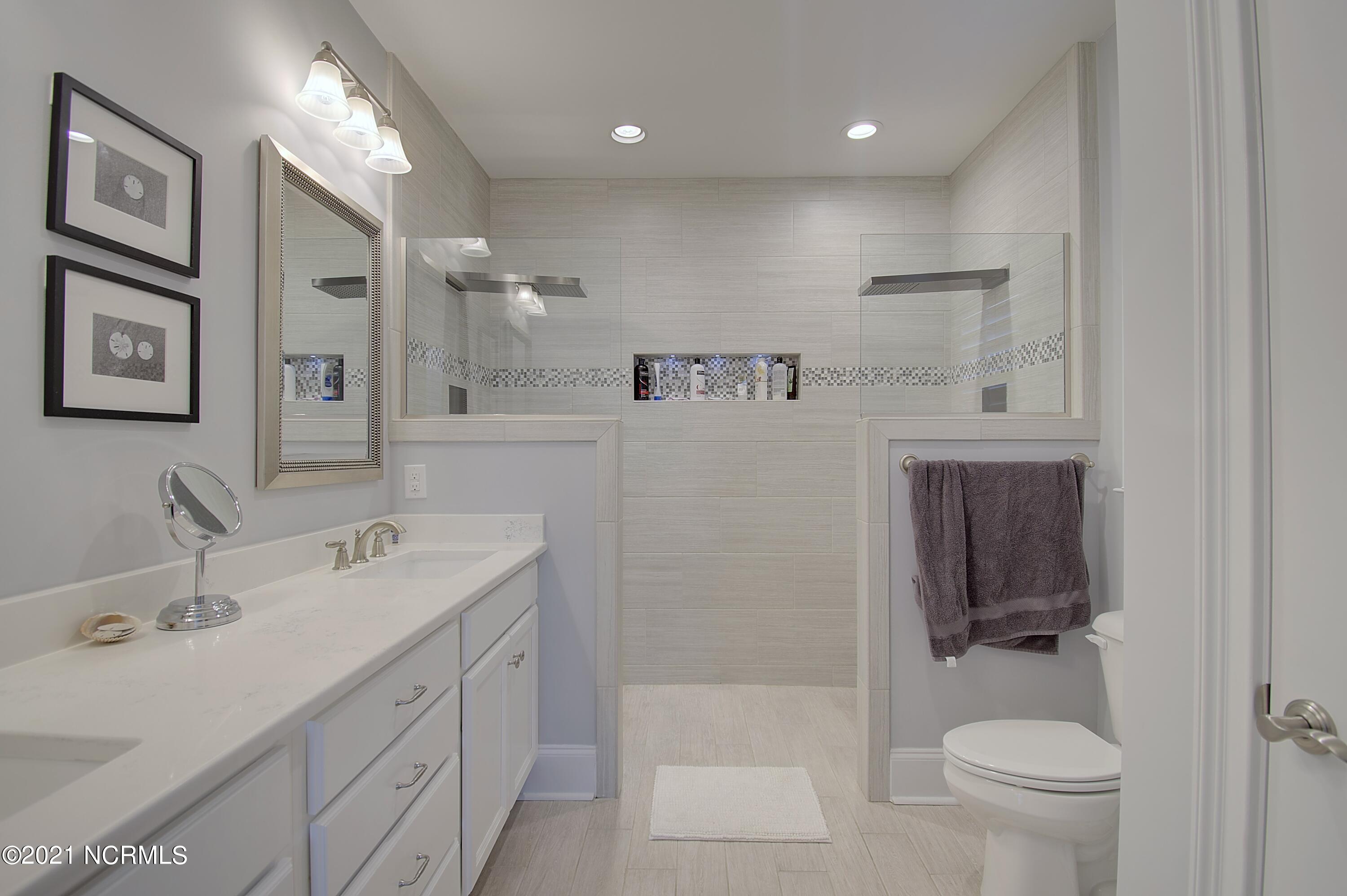 409 Planter's Ridge Drive Sunset Beach, NC 28468 - Photo 17 of 35 MASTER BATH