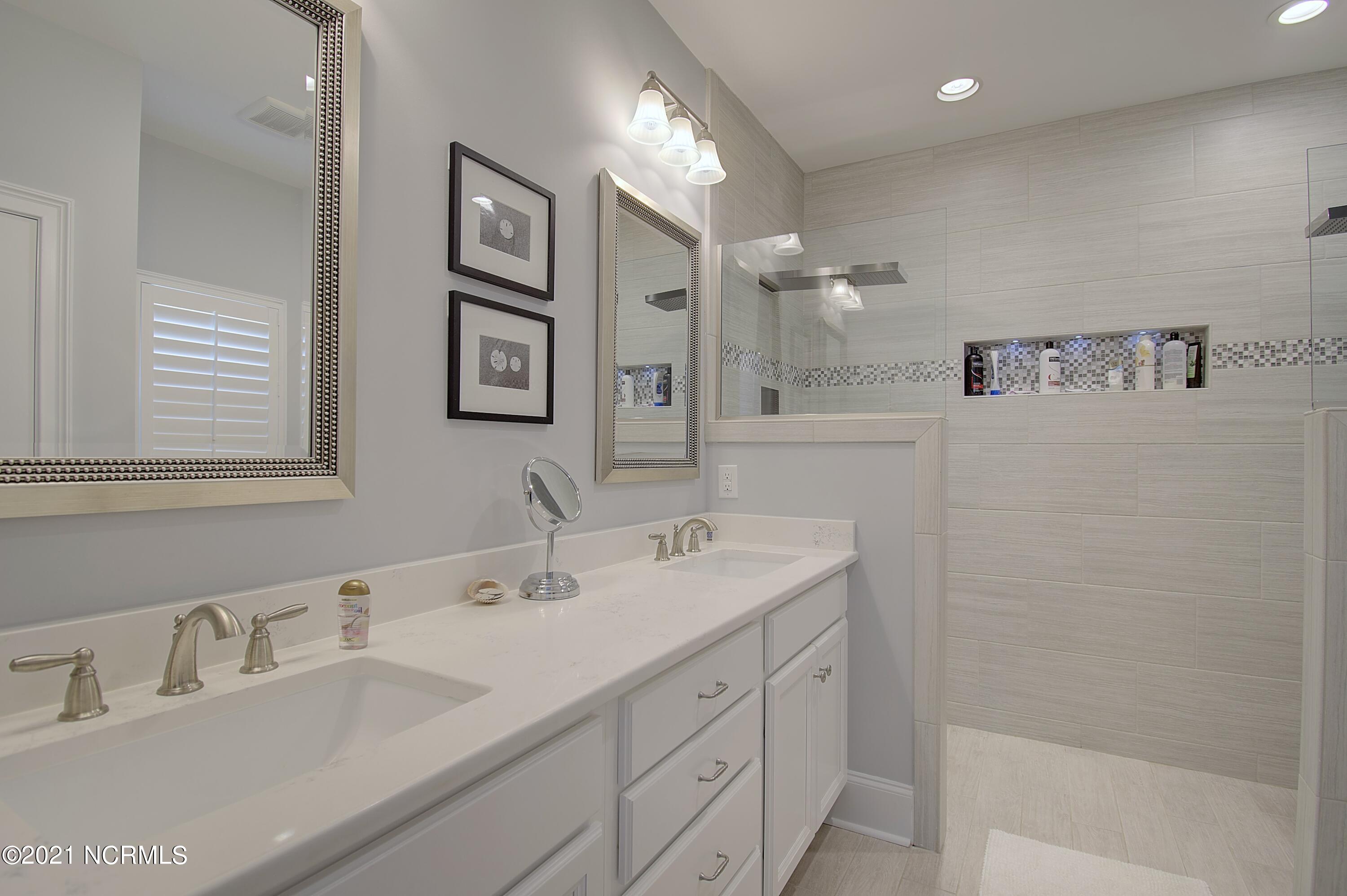409 Planter's Ridge Drive Sunset Beach, NC 28468 - Photo 18 of 35 MASTER BATH2