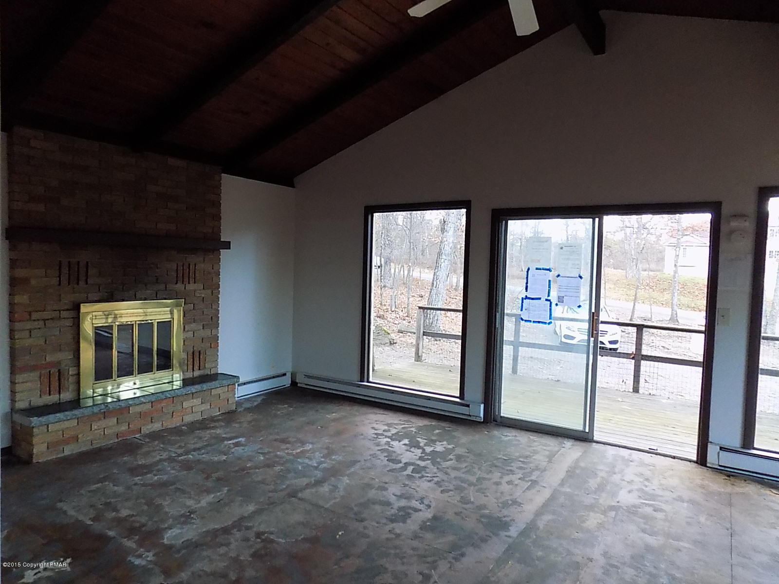 856 Gold Finch Road Bushkill, PA 18324 - Photo 6 of 10 an empty room with windows