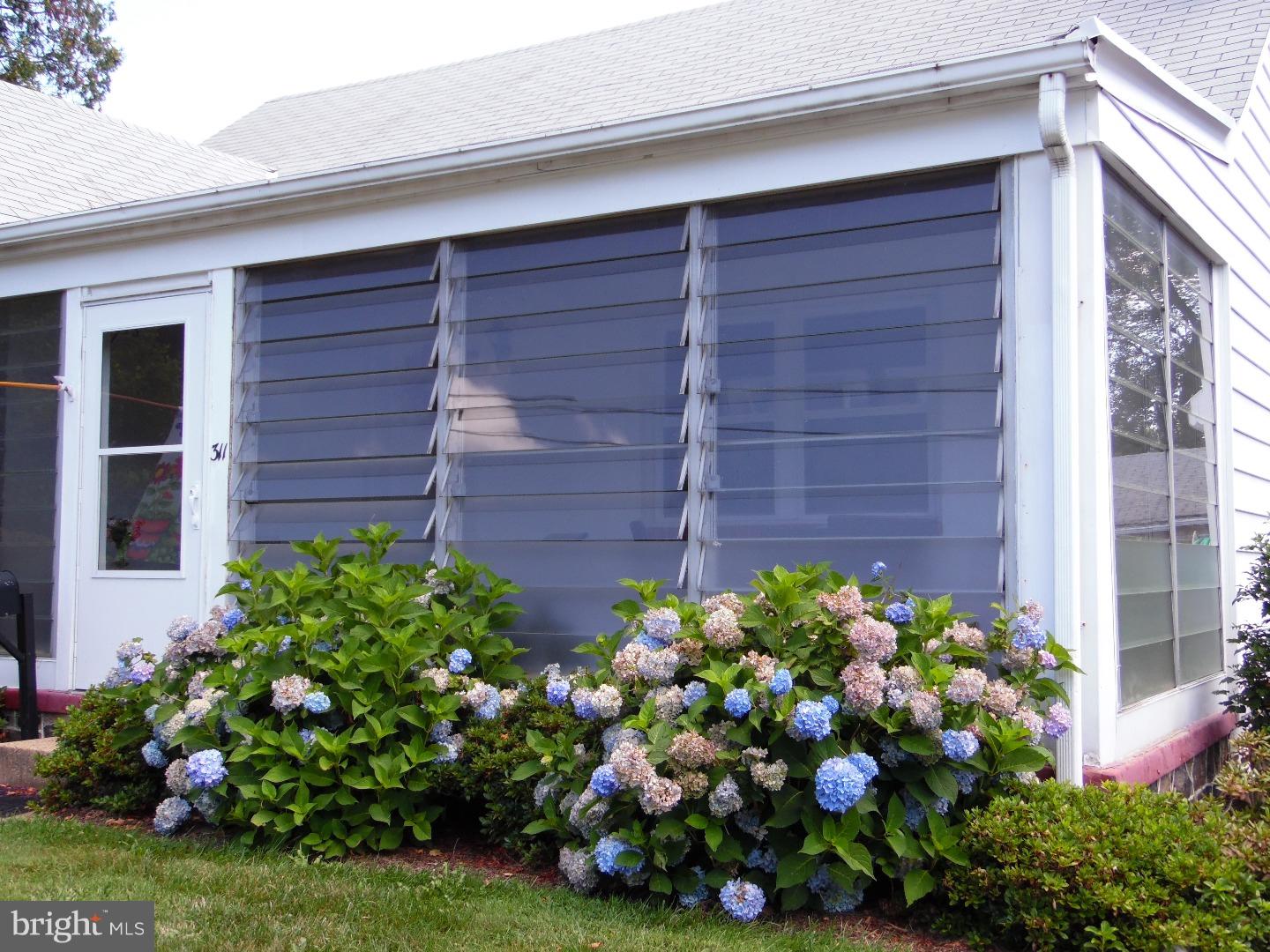 311 Rodman Road Wilmington, DE 19809 - Photo 18 of 25 Enclosed Porch