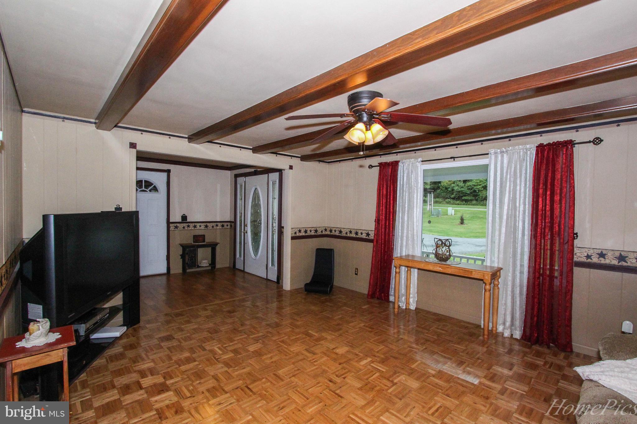 7520 Mountain Laurel Road Boonsboro, MD 21713 - Photo 8 of 30 Living Room