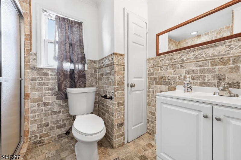 409 Tryon Avenue Englewood, NJ 07631 - Photo 4 of 20 Gallery Image 4
