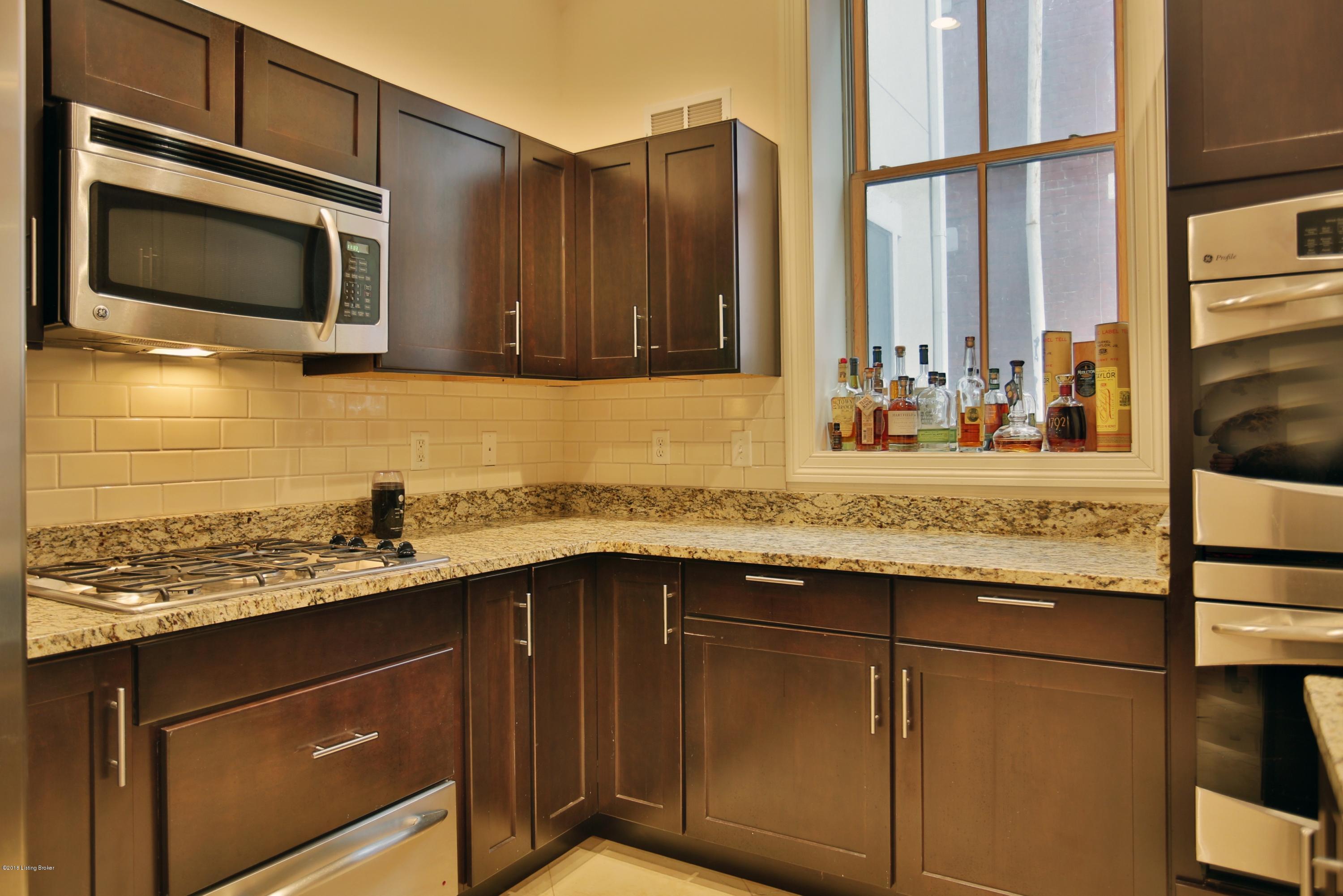 927 Cherokee Road, Unit 2 Louisville, KY 40204 - Photo 8 of 19 Kitchen