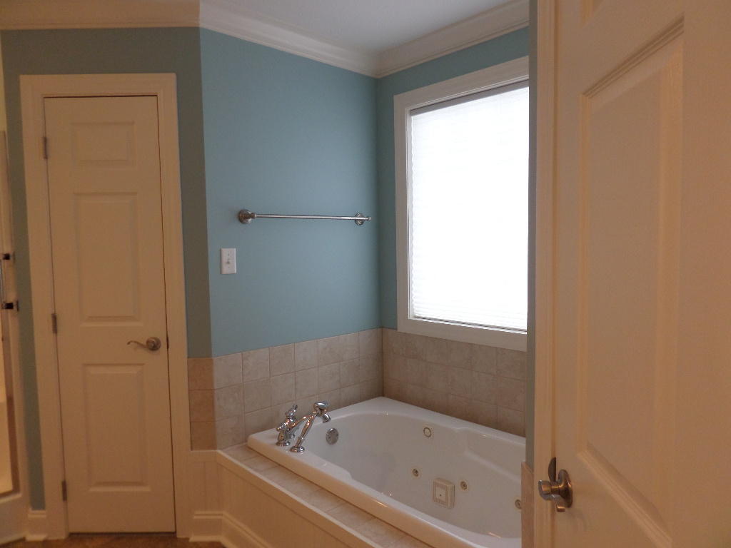 103 Cascade Lane Oak Ridge, TN 37830 - Photo 12 of 31 Master Bathroom