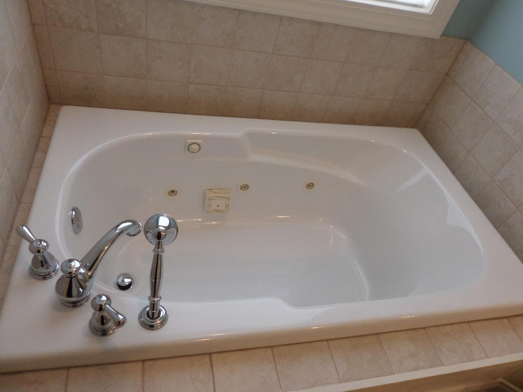 103 Cascade Lane Oak Ridge, TN 37830 - Photo 15 of 31 Jacuzzi Tub