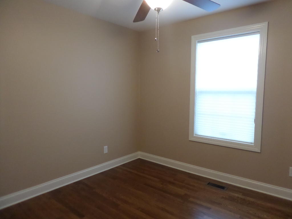 103 Cascade Lane Oak Ridge, TN 37830 - Photo 17 of 31 Bedroom 2