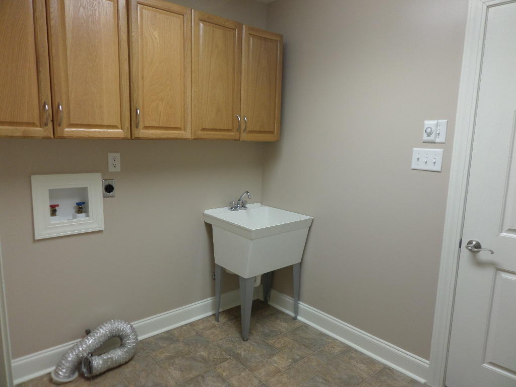 103 Cascade Lane Oak Ridge, TN 37830 - Photo 22 of 31 Laundry room