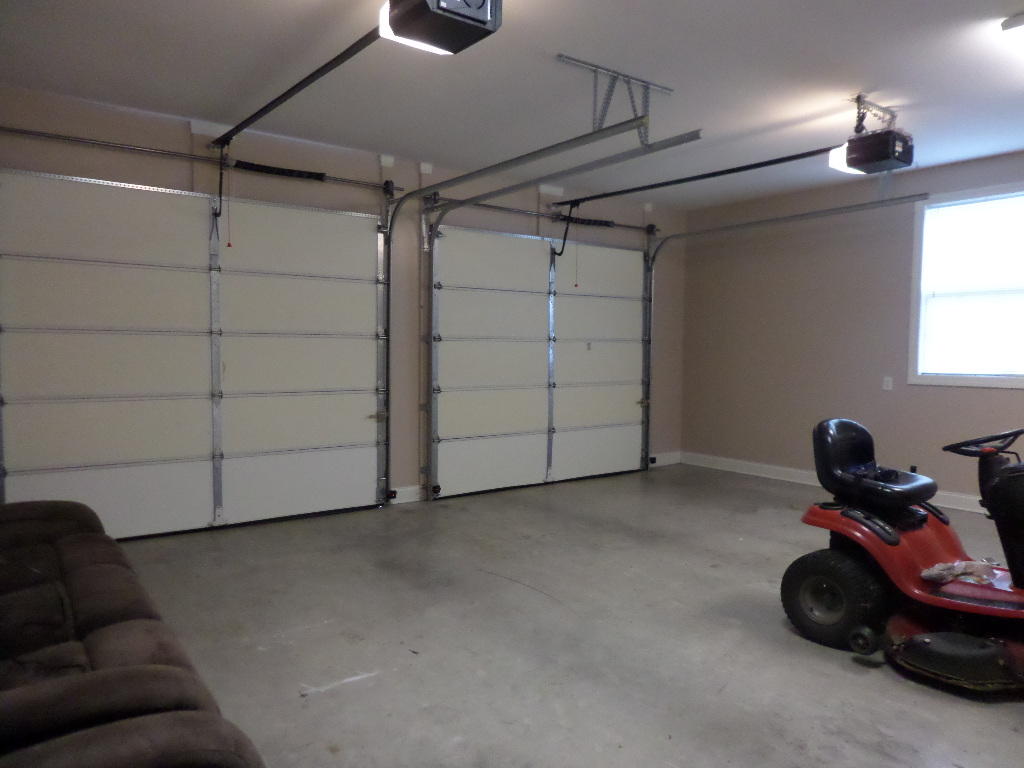 103 Cascade Lane Oak Ridge, TN 37830 - Photo 25 of 31 Garage
