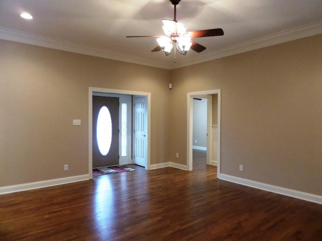 103 Cascade Lane Oak Ridge, TN 37830 - Photo 9 of 31 Living Room 2