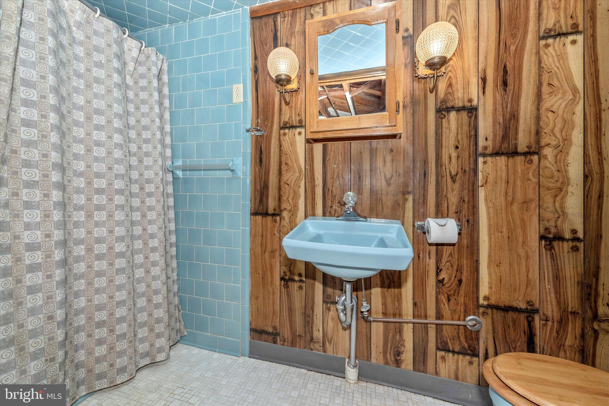 6924 Boyers Mill Road Frederick, MD 21701 - Photo 23 of 32 Bathroom 2