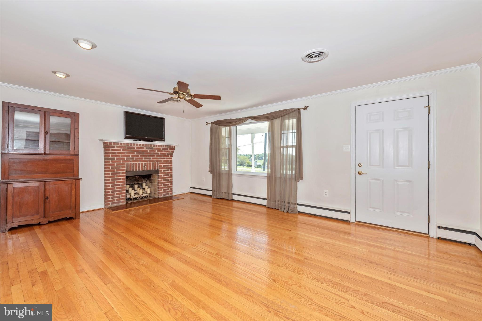 6924 Boyers Mill Road Frederick, MD 21701 - Photo 4 of 32 Gallery Image 4