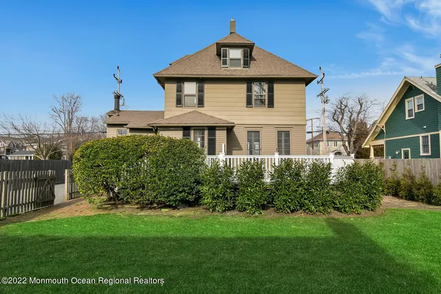 $7,900 | 23 Lincoln Avenue, Unit MAIN HOUSE, Rumson, NJ 07760