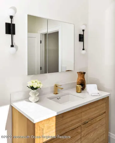 a view of entryway with a front door