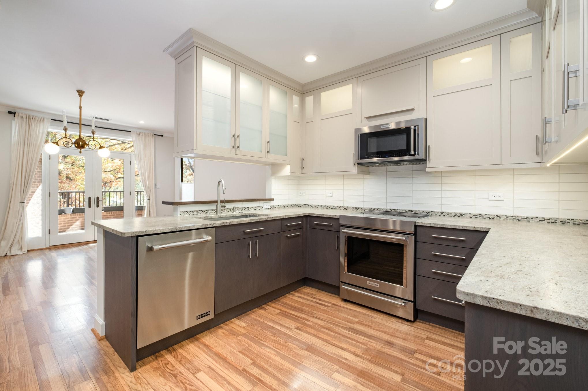 830 Cherokee Road Charlotte, NC 28207 - Photo 12 of 39 Gallery Image 12