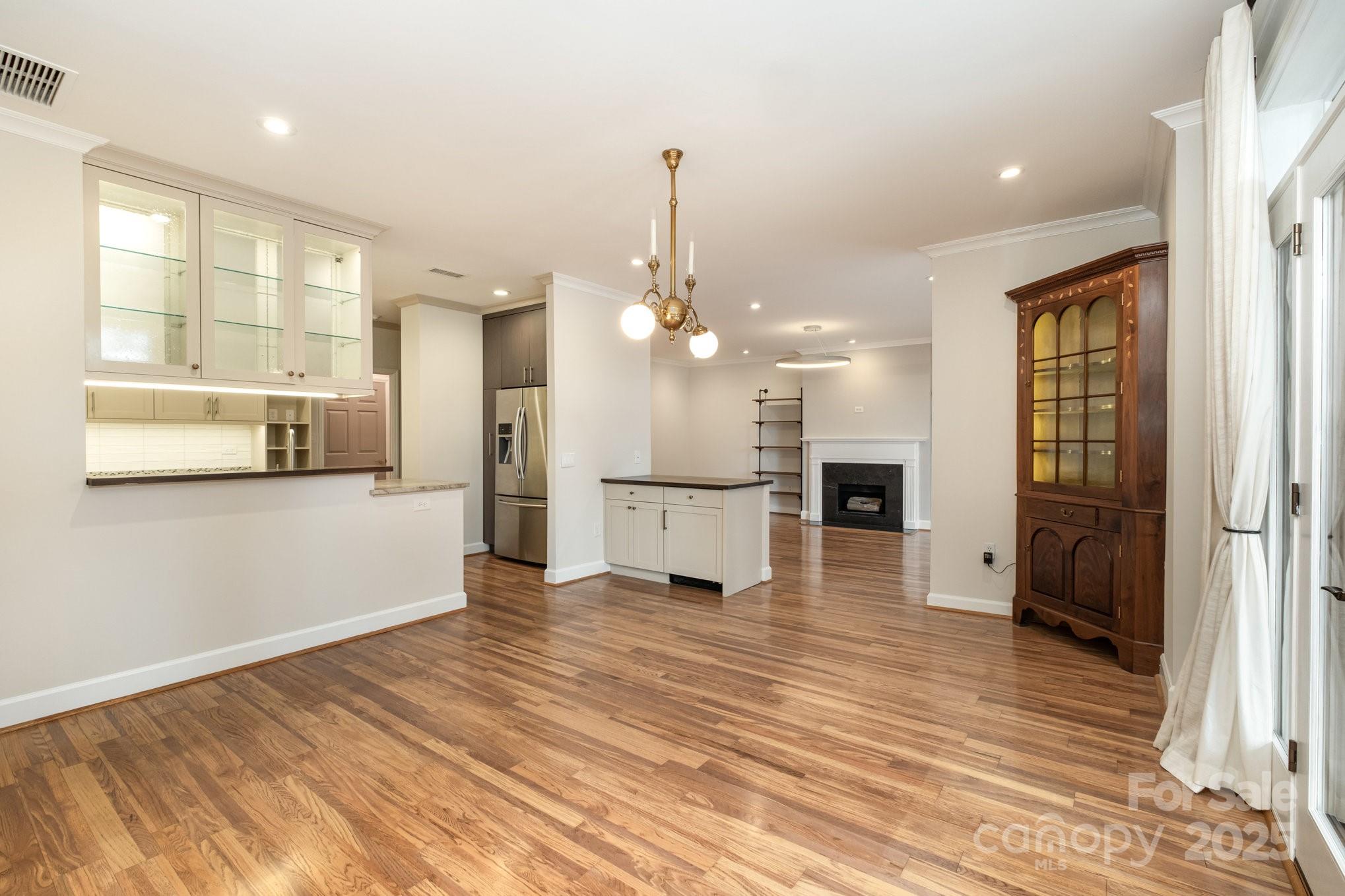 830 Cherokee Road Charlotte, NC 28207 - Photo 4 of 39 Gallery Image 4
