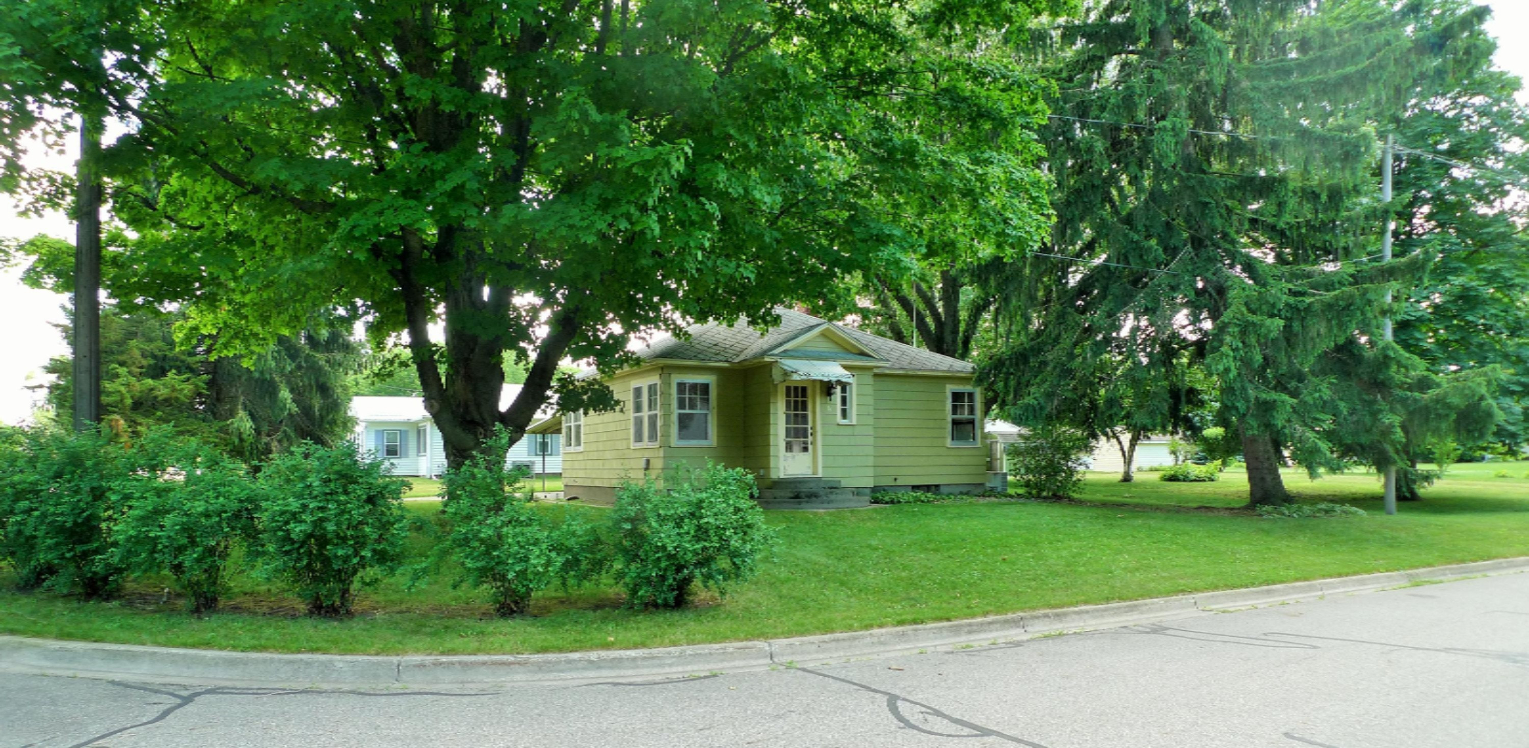 75 Wellworth Avenue Springfield, MI 49037 - Photo 1 of 18 P1020779