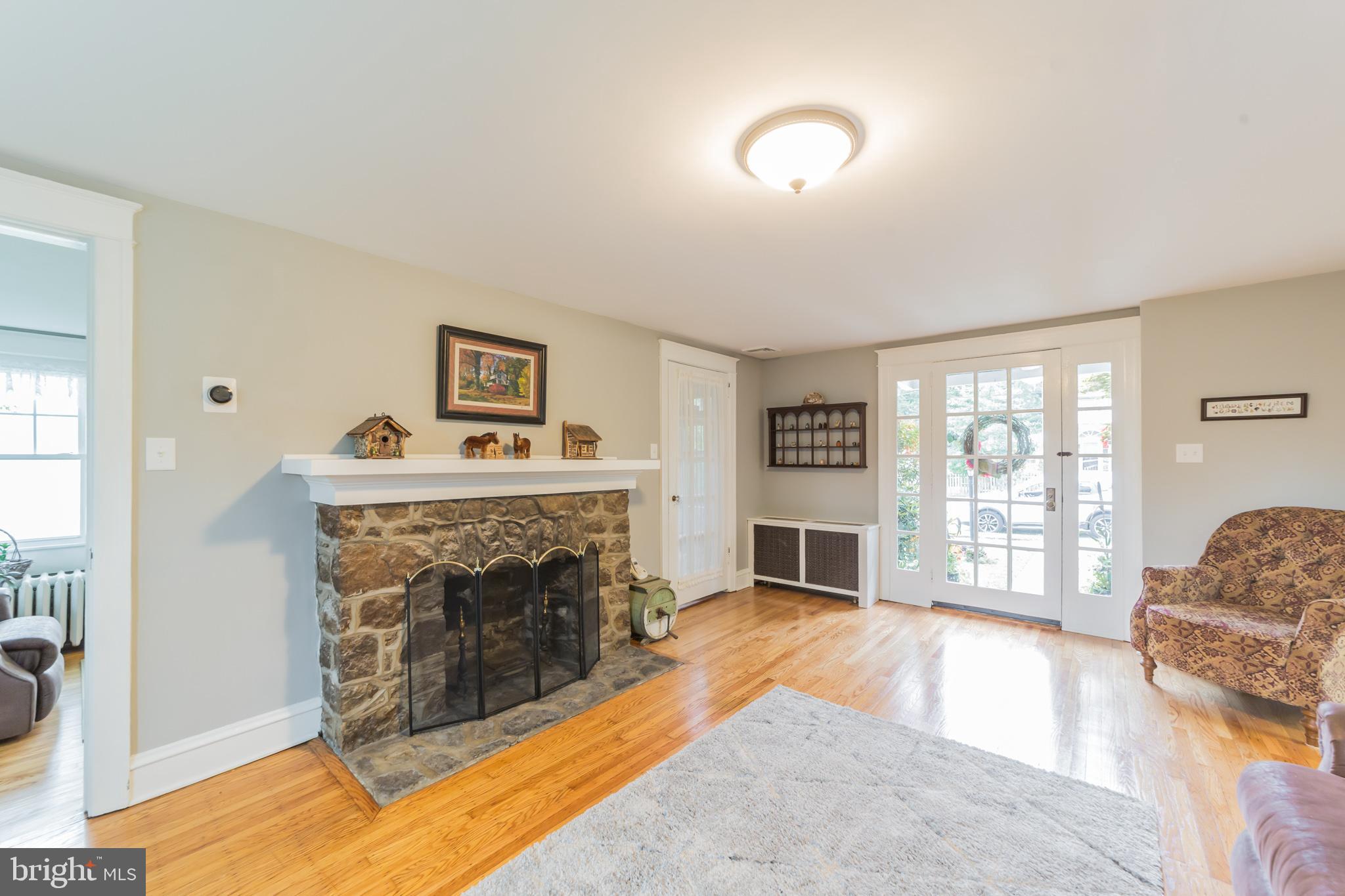 2 Melvin Road Phoenixville, PA 19460 - Photo 11 of 31 Living room showing front entrance
