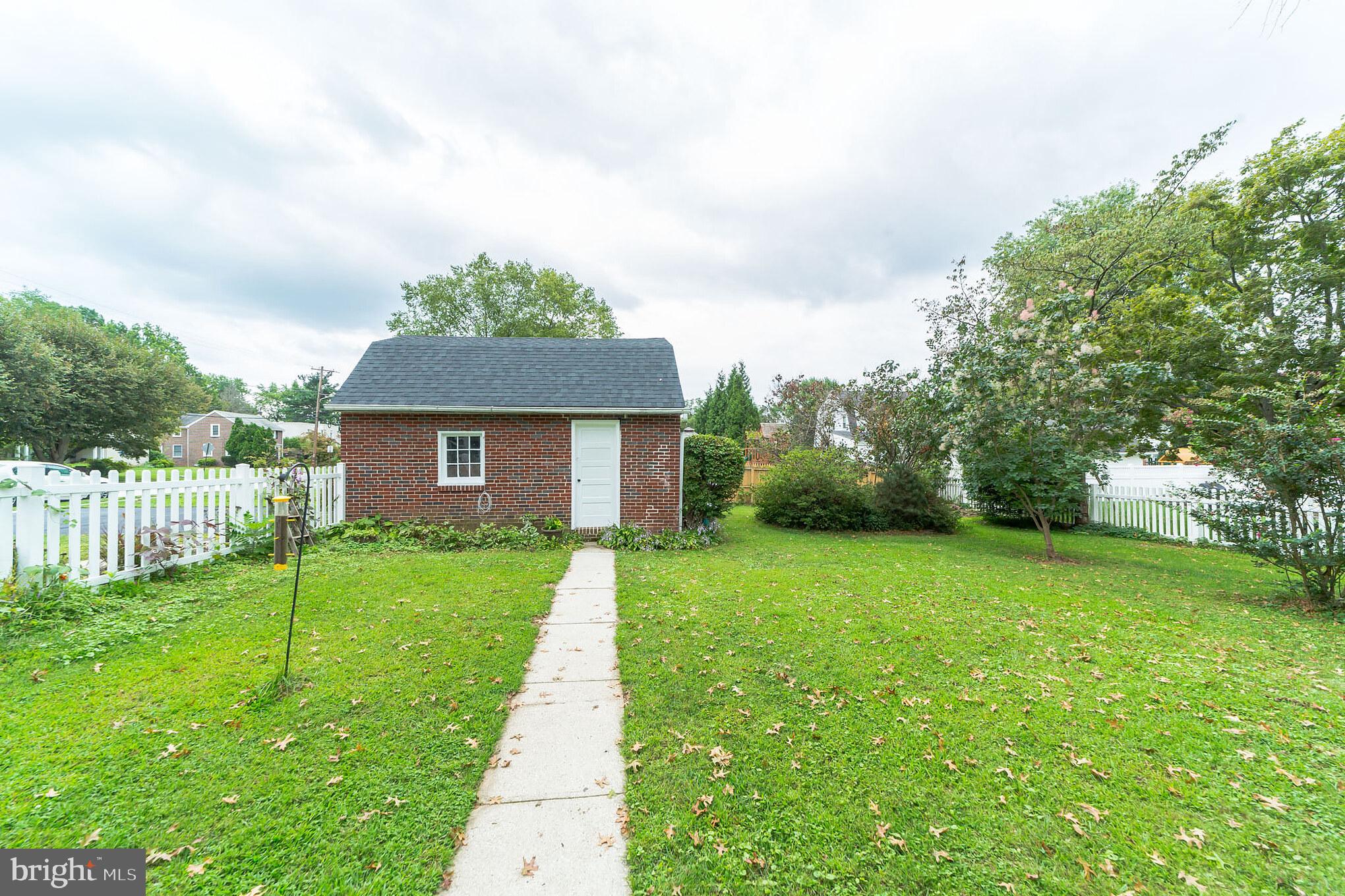 2 Melvin Road Phoenixville, PA 19460 - Photo 28 of 31 Inside yard