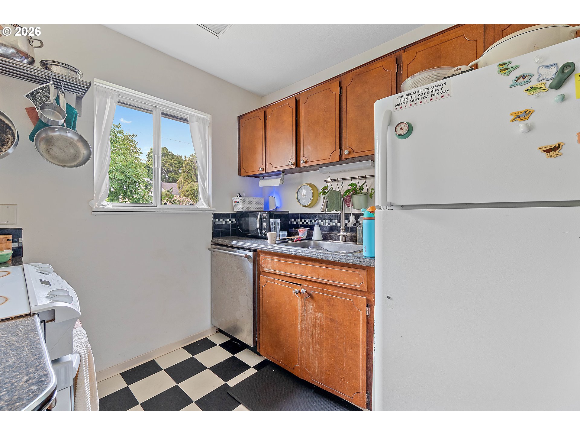 804 Southeast Nehalem Street Portland, OR 97202 - Photo 11 of 24 Kitchen