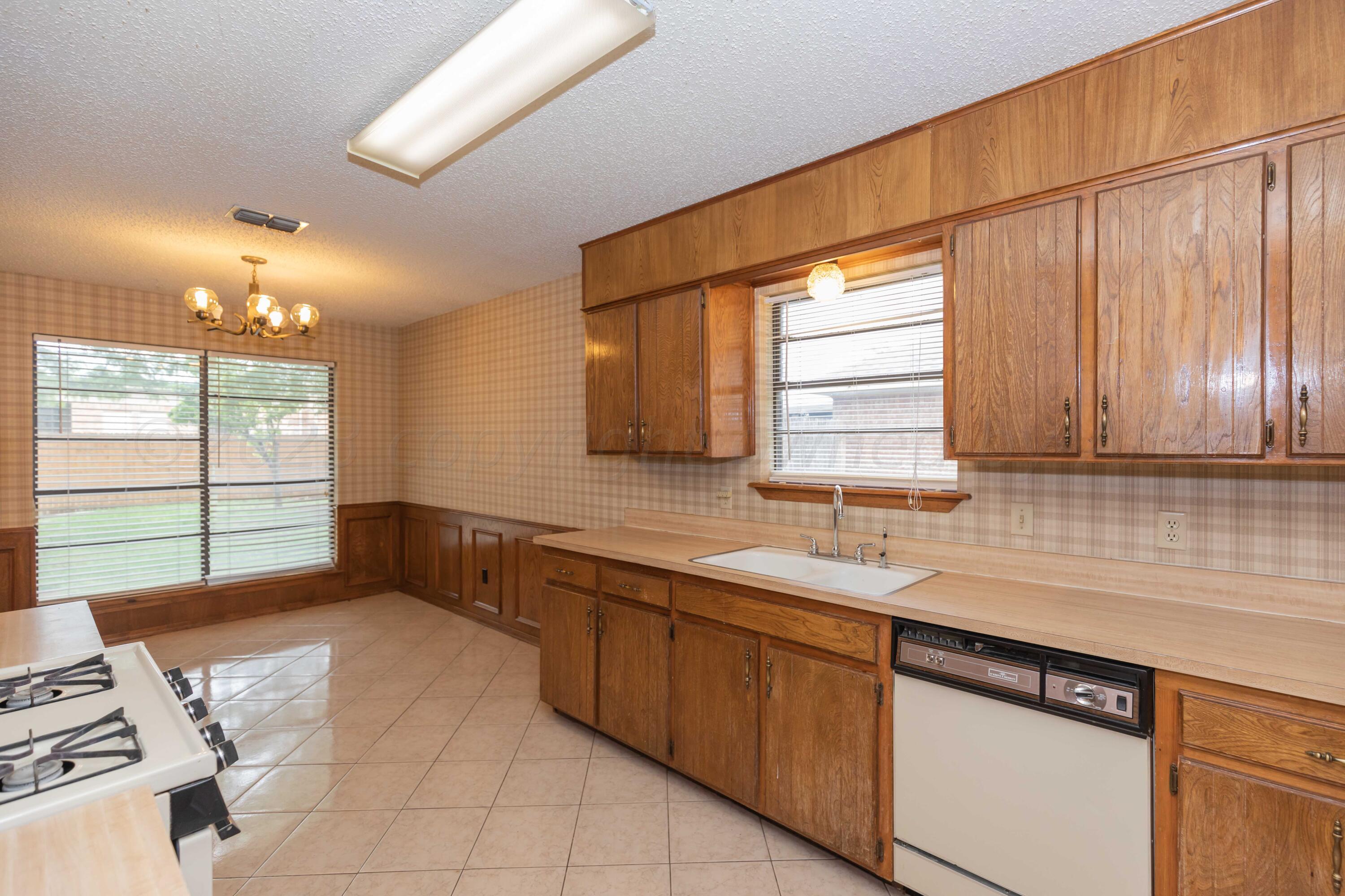 6006 Rutgers Street Amarillo, TX 79109 - Photo 12 of 40 KITCHEN VIEW 3