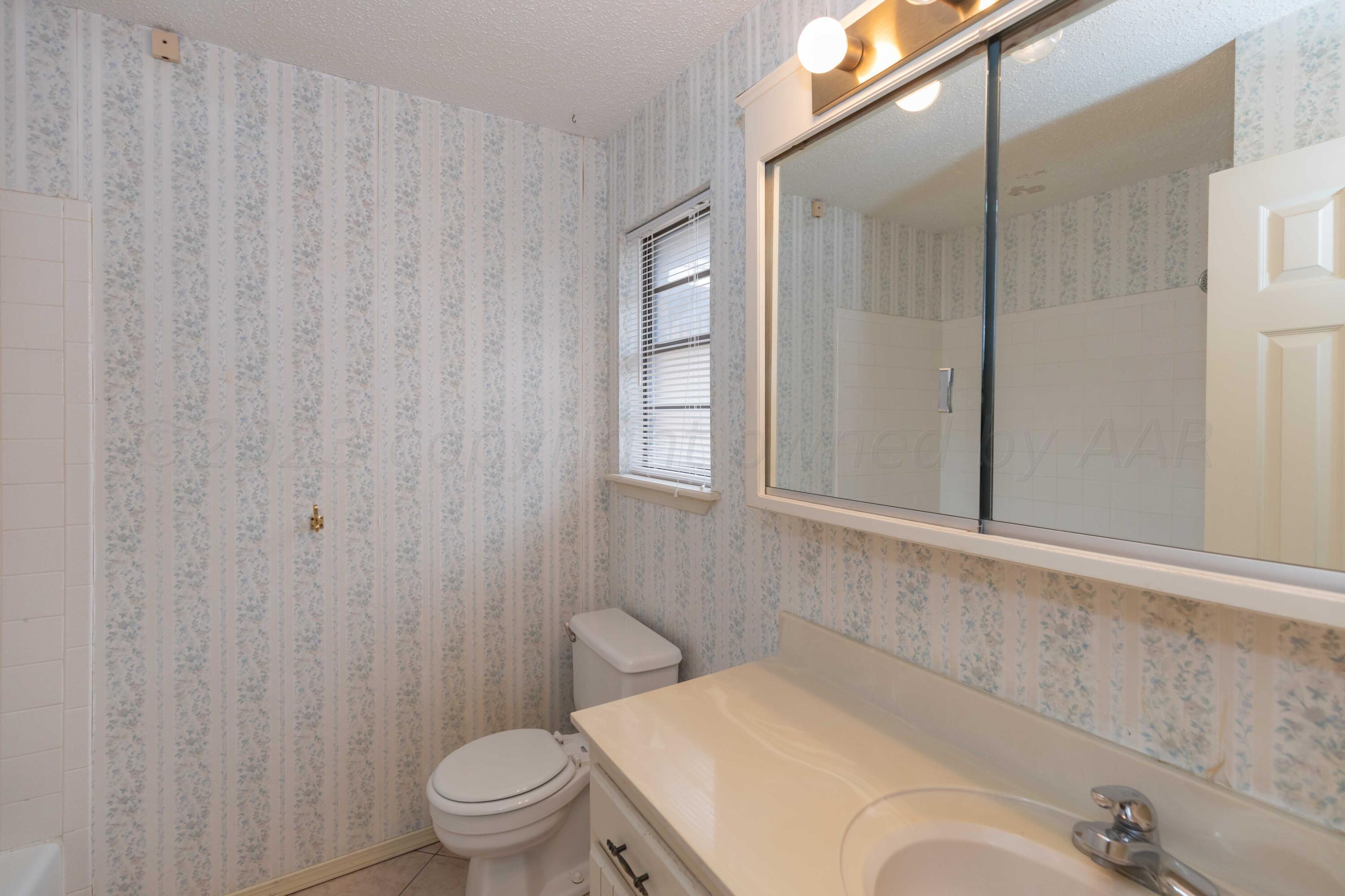 6006 Rutgers Street Amarillo, TX 79109 - Photo 28 of 40 BATHROOM 2 VIEW 1