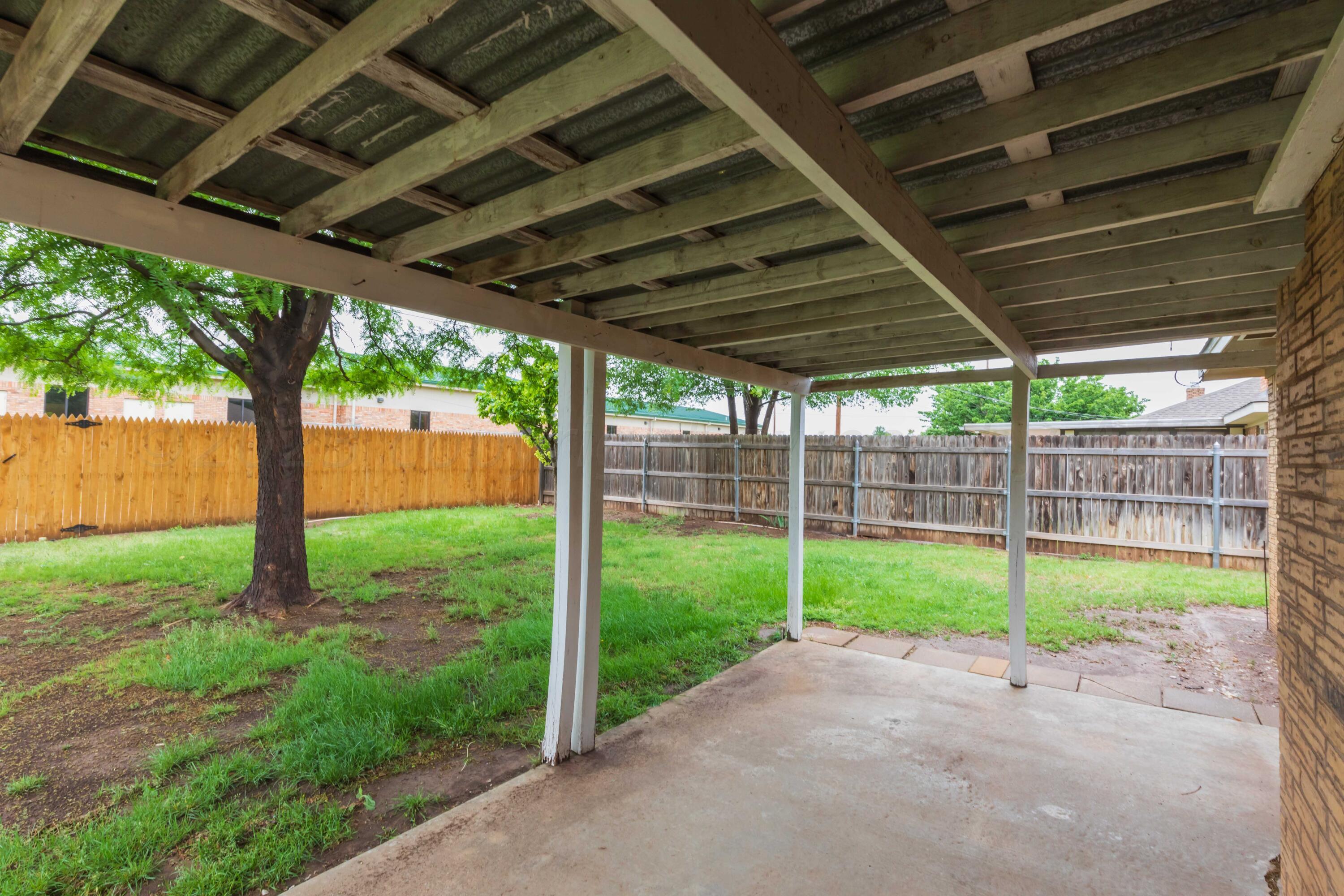 6006 Rutgers Street Amarillo, TX 79109 - Photo 37 of 40 PATIO VIEW 1