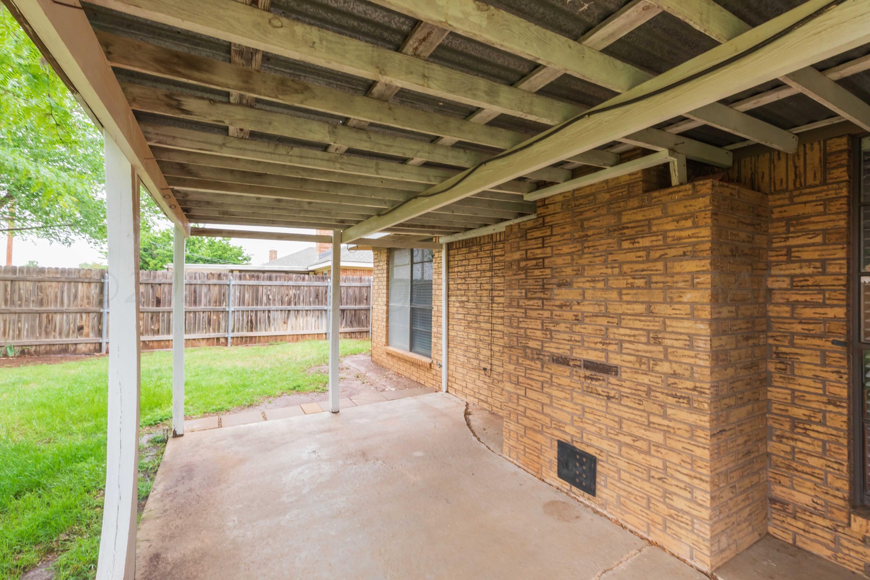 6006 Rutgers Street Amarillo, TX 79109 - Photo 38 of 40 PATIO VIEW 2
