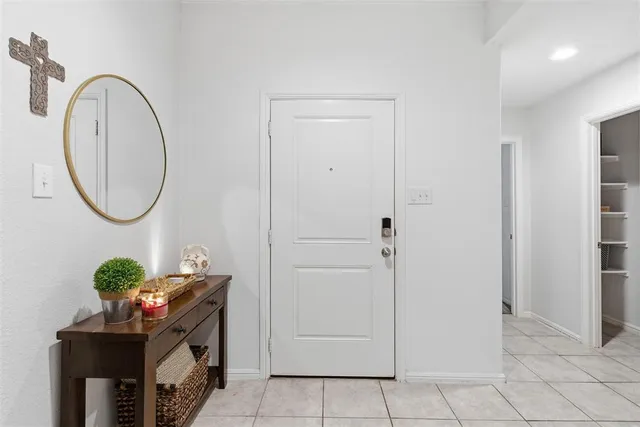 a very nice looking room with a mirror