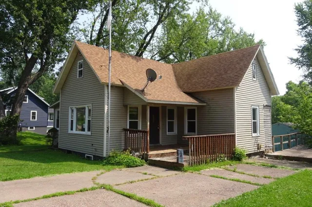 $59,900 | 110 East 9th Street, Neillsville, WI 54456